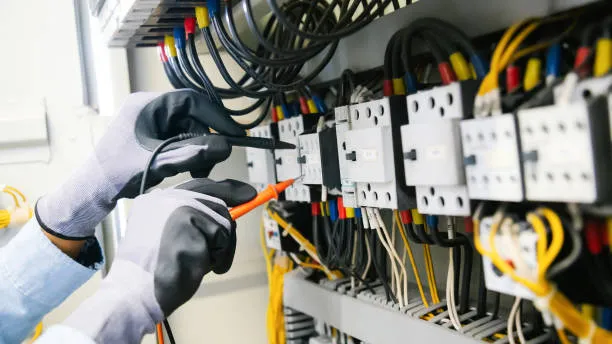 Montagem de painel elétrico em Campinas